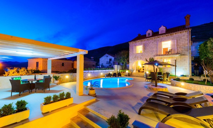 Pile Villa | Villa Ida