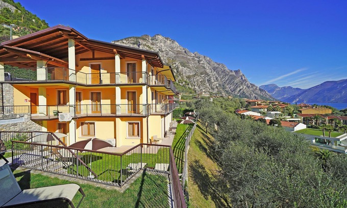 Limone sul Garda Apartment | "Villa Imelda" spacious, bright apartments, garden or balcony, lake view