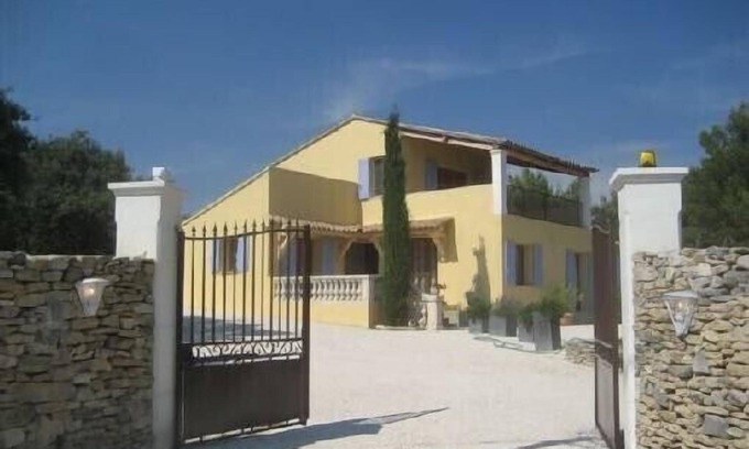 Cabrieres-d'Avignon Villa | Villa in a beautiful setting with views, very quiet. Large fenced property