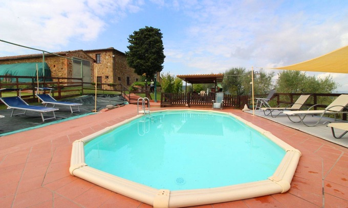 Torrita di Siena Villa | Villa in a very panoramic position situated halfway between Torrita di Siena and Montepulciano. Priv