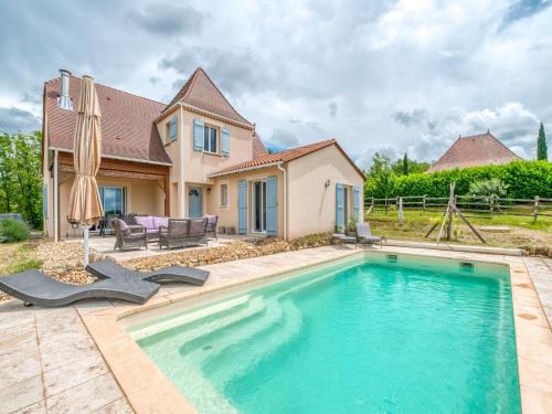 Sainte-Foy-de-Longas Villa | Villa in Aquitaine with Pool & BBQ