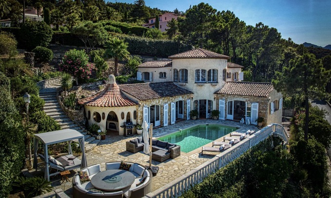 Theoule-sur-Mer Villa | Villa in fabulous THEOULE SUR MER with Stunning Sea views and The Bay ofCannes n