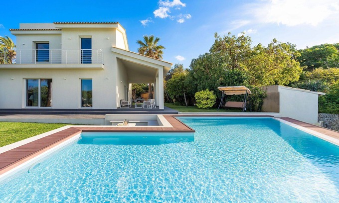 Syracuse Villa | Villa in Isola with 4 bedrooms sleeps 8