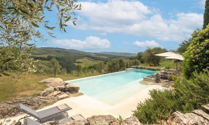 Radda in Chianti Villa | Villa in Lucarelli with 6 bedrooms sleeps 10