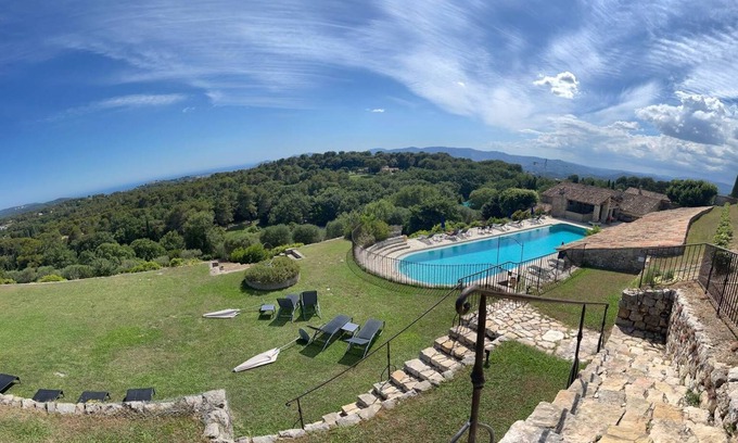 Mouans-Sartoux House | Villa in luxury holiday club on Valbonne - Swimming pools - bedroom Aircon - WIFI - Tennis -.