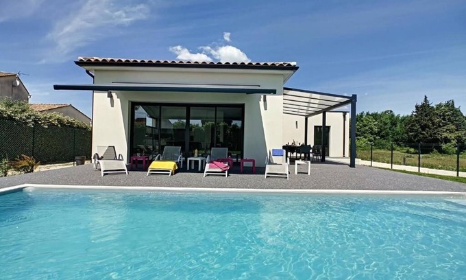 Cabannes Villa | Villa in Provence with private pool + terraces
