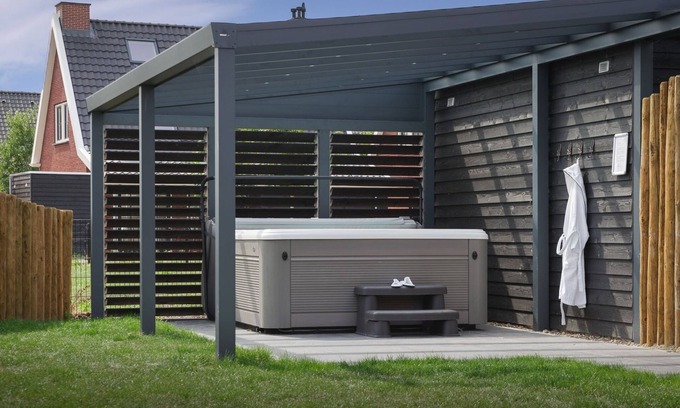 Colijnsplaat House | Villa in Zeeland with Outdoor Jacuzzi
