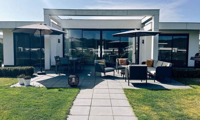 Zeewolde House | Villa in Zeewolde with Private Jetty