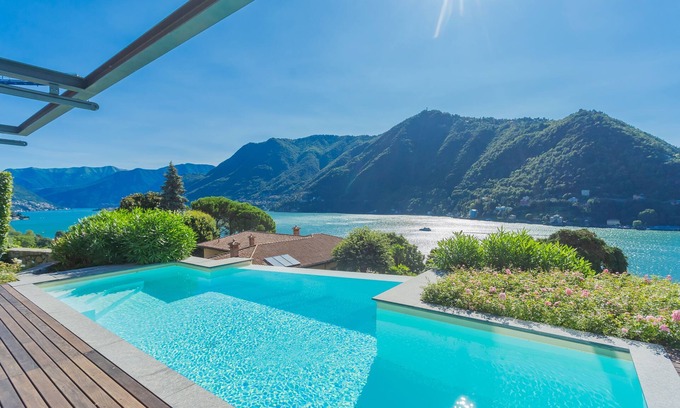 Como Villa | Villa Infinity in Como
