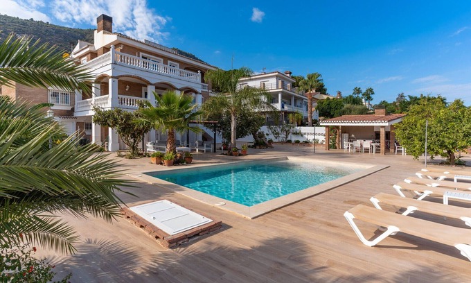 Alhaurin de la Torre Villa | 'Villa Isabella' with Mountain Views, Wi-Fi and Air Conditioning