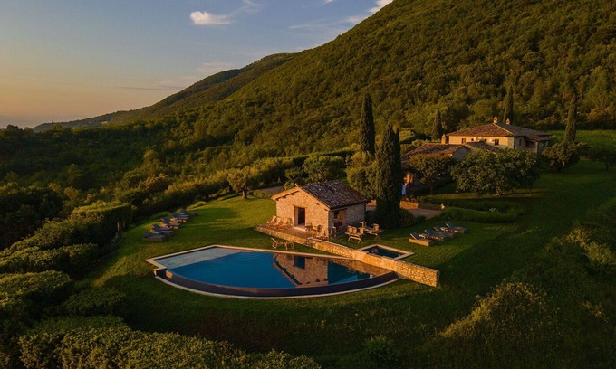 Montelovesco Villa | Villa in San Giovanni Del Pantano with 8 bedrooms sleeps 16