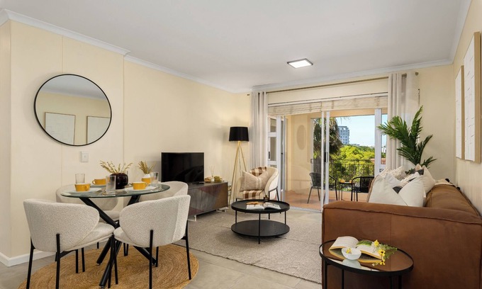 Cape Town Apartment | Villa Italia Getaway, Pool, Gym, Netflix, Wifi