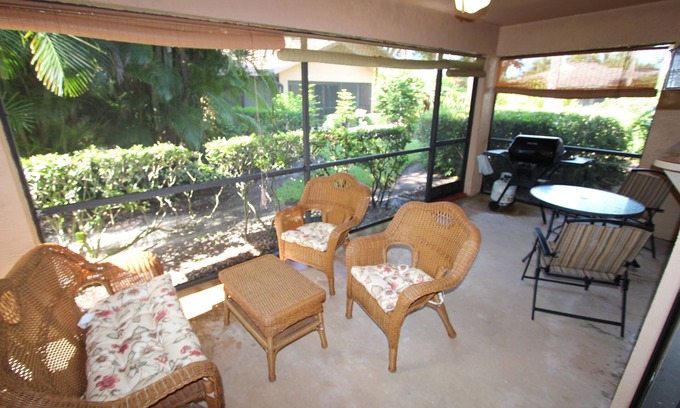 Iona Villa | Villa Jane w/ short drive to Beach, screened Lanai, Pool access, Beach cart/gear