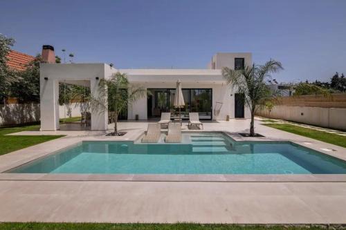 Loutraki Villa | Villa Kala Loutraki with private swimming pool