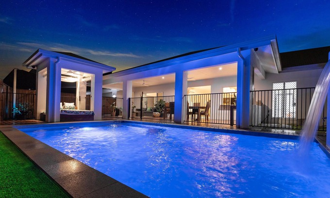 Trinity Beach House | Villa Keluarga; 4BR Family Retreat: Pool, PS4, BBQ