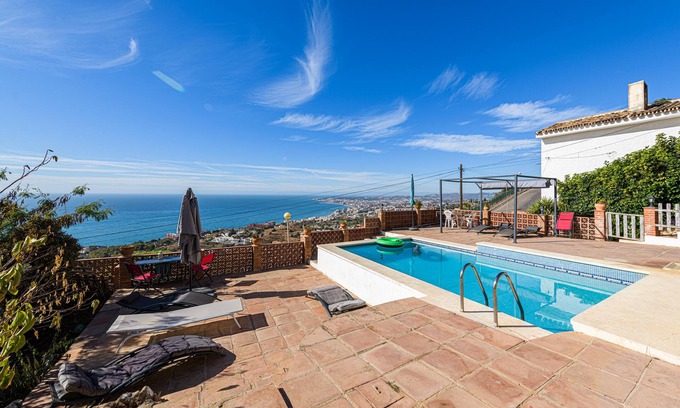 Benalmadena Villa | VILLA LA TUNA - Beautiful villa with private pool, sea views and free WiFi.