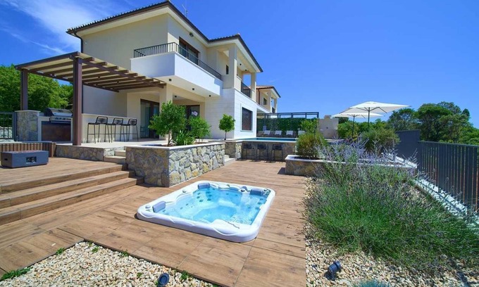 Pinezici Villa | Villa LADY with heated pool, jacuzzi and sauna