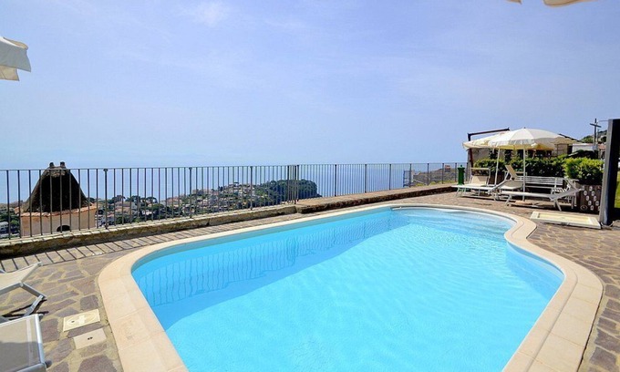 Scala House | Villa Laila B, fully refundable with voucher*: A pleasant and spacious apartment which faces the sun and the sea, with Free WI-FI.