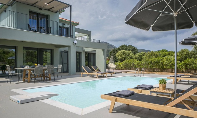 Skala Villa | Villa Lantana is perfect for guests wishing to have a peaceful and pleasant stay