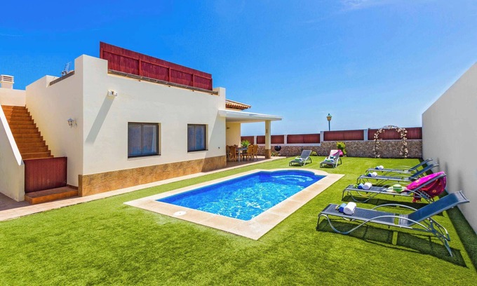 Caleta de Fuste Villa | Villa Laurita - Three Bedroom Villa, Sleeps 6