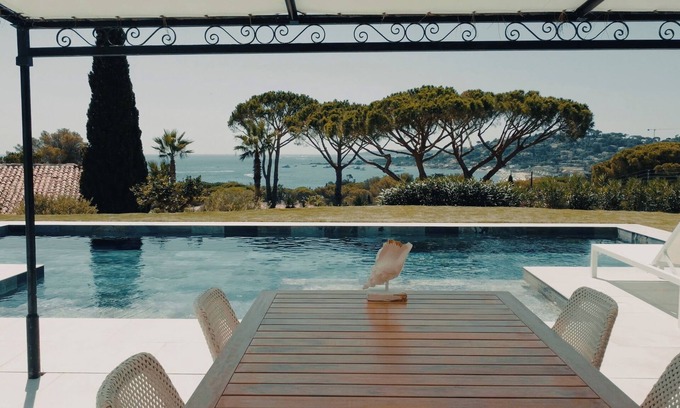 La Nartelle Villa | Villa 'Le Gabian' with Sea View, Wi-Fi and Air Conditioning