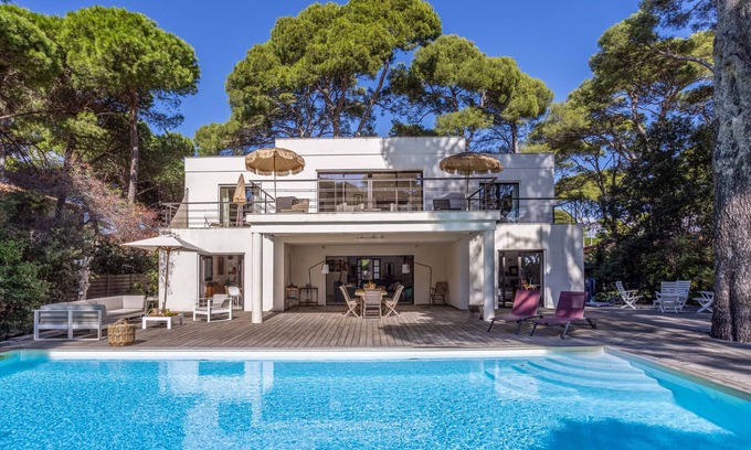 Toulon - Hyeres Villa | VILLA LES PESQUIERS BEACH