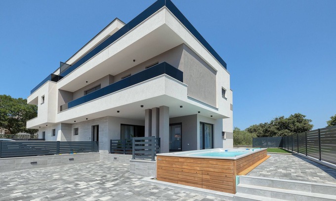 Stinjan Villa | Villa Loreta near Fažana for 7 + 1 people with luxury private jacuzzi only 600 meters from sea