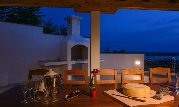 Razanac Villa | Villa Lubey, 6 bedrooms, 8 bathrooms, 13 people, private pool, stunning view