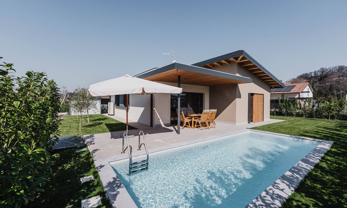 Montioni Villa | Villa 'Luxe Maxime' with Private Pool, Wi-Fi and Air Conditioning