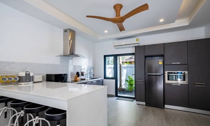 Ban Saiyuan Villa | Villa Lysa - Charming 3 bedroom villa with WiFi & fitness in lovely Tambon Rawai