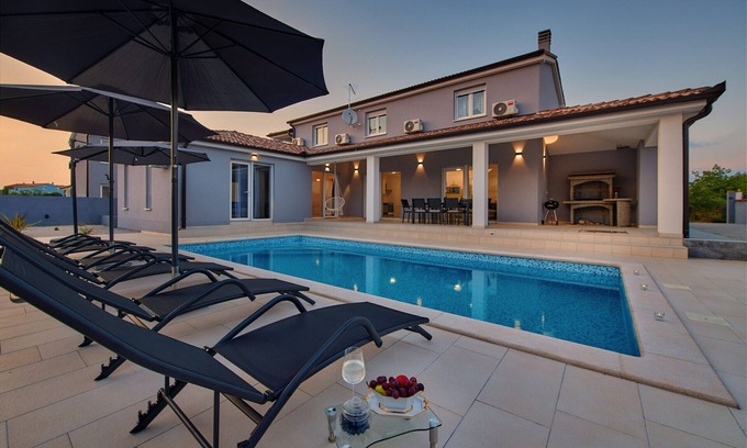 Loborika Villa | Villa Maas for 10 people near Pula with salt - water pool & pet friendly