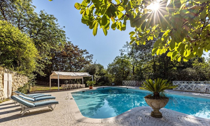 Arcugnano Villa | 'Villa Magnolia' with Shared Pool, Wi-Fi and Air Conditioning