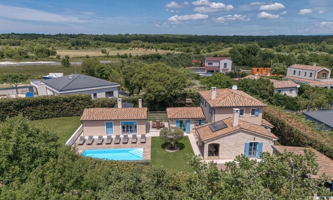 Mali Vareski Villa | Villa Mali Vareski with Pool, Mali Vareški, Croatia