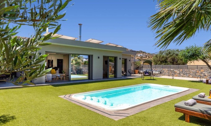 Agia Pelagia Villa | Villa Manefic by Villa Plus