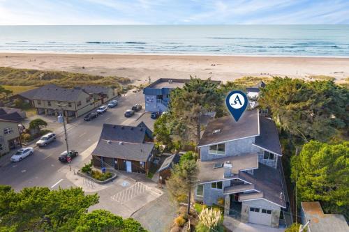 Manzanita House | Villa Manzanita by AvantStay Hot Tub 1 Block to BeachTown Chefs Kitchen