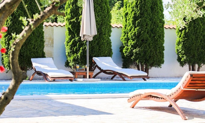 Policnik House | Villa Marija - Charming three bedroom house with a pool