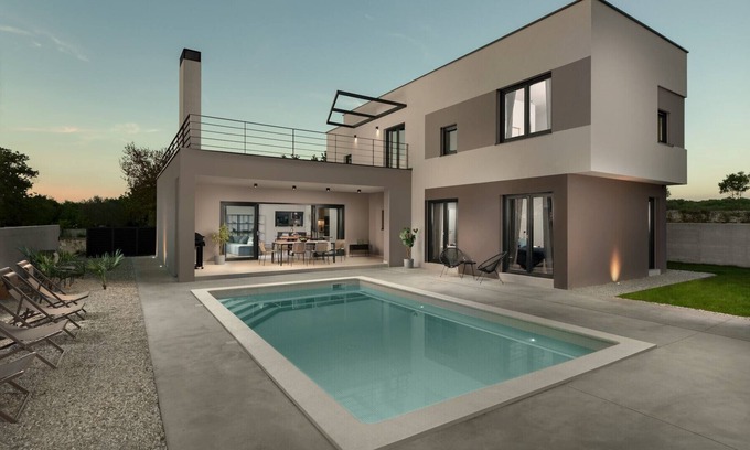 Gajana Villa | Villa Median for 10 people with sea view, kids playground & pet friendly - only 3 km from beach