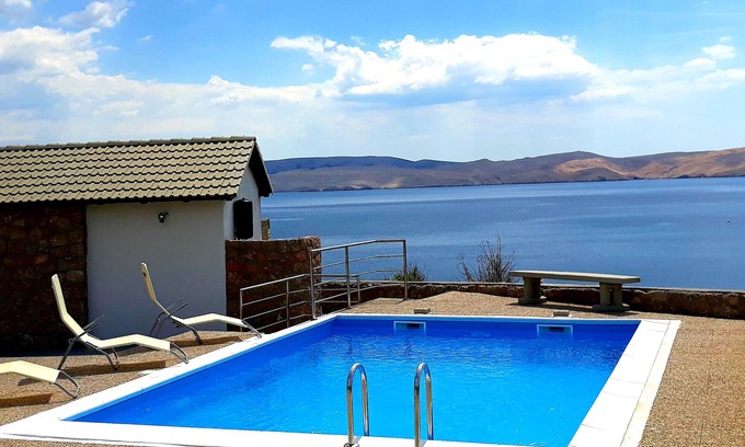 Cesarica Apartment | Villa Mihaela - Beachfront apartment "Ana" with sea view and pool