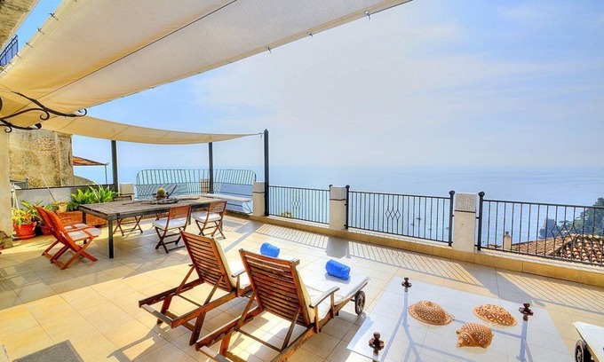 Positano Apartment | Villa Mitrea: A bright and elegant apartment located in the center of Positano, with Free WI-FI.