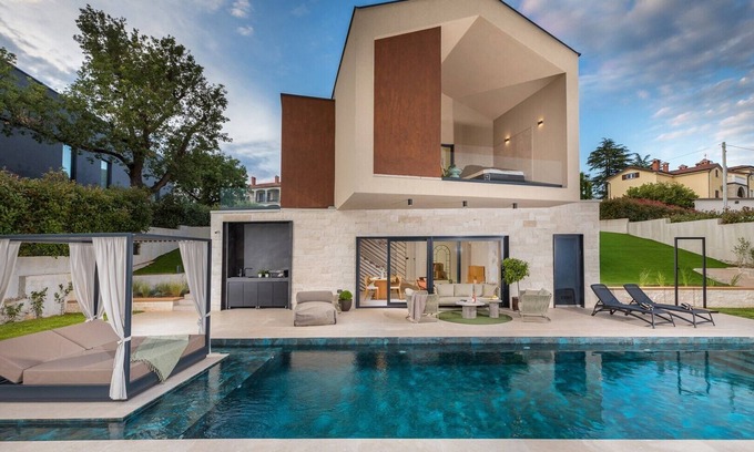 Baderna Villa | Villa Mol - A stunnung contemprary villa with large private pool, hot tub and sauna, just a short drive from the sea