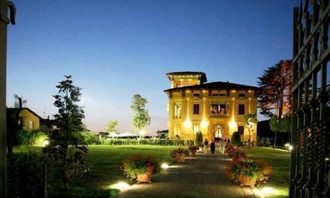 Mologno Hotel | Villa Moorings