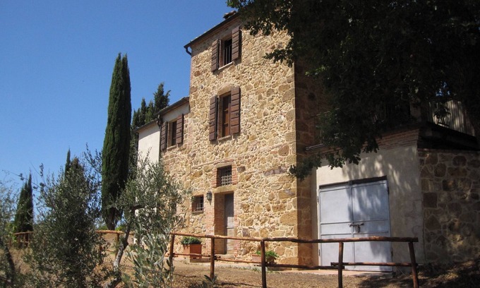 Montefollonico House | Villa Mulinello, secluded, panoramic view over Montepulciano valley.