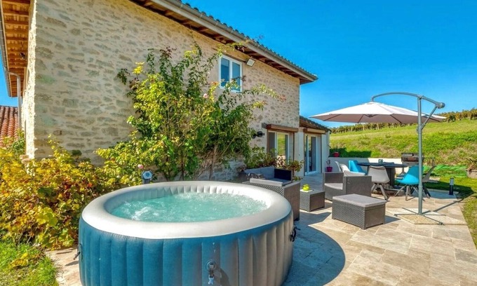 Casseuil House | Villa My- Andréathic sleeps 14 with optional spa, terrace and garden