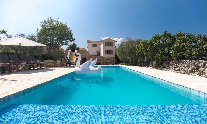 Sveti Ivan Dobrinjski Villa | Villa Nadia with private pool and grill