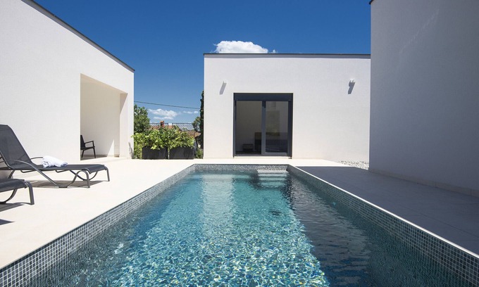 Vintijan Villa | Villa Nauta - beautiful ground floor villa for 4 people with playground & sauna Pula