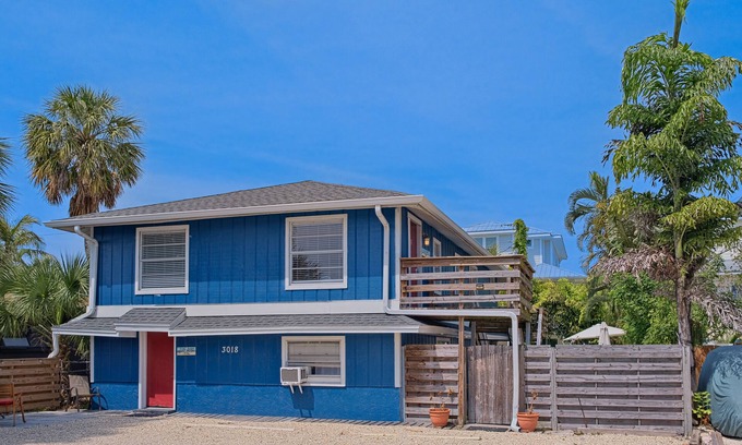 Ilexhurst Villa | Villa near the beach with a spacious yard, kitchens, & washer/dryer
