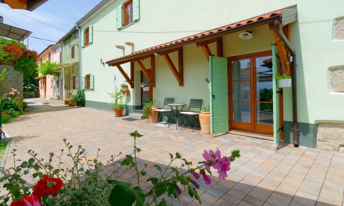 Grabri Villa | Villa Nicolara - Three Bedroom Villa with Pool