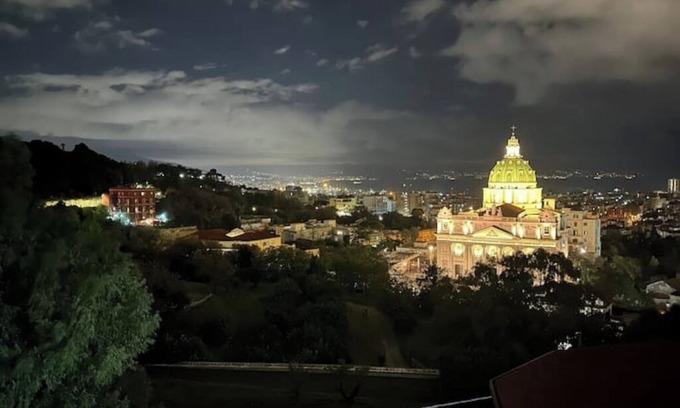 Naples Villa | Villa Nikita Immersa nel Verde di Capodimonte,vista Mozzafiato e Spazi Ampi