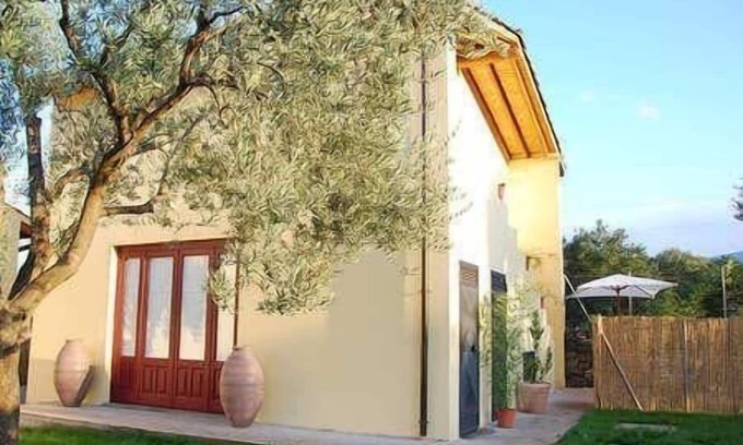 Castiglione di Sicilia House | 'Villa Nocellara' surrounded by vineyards