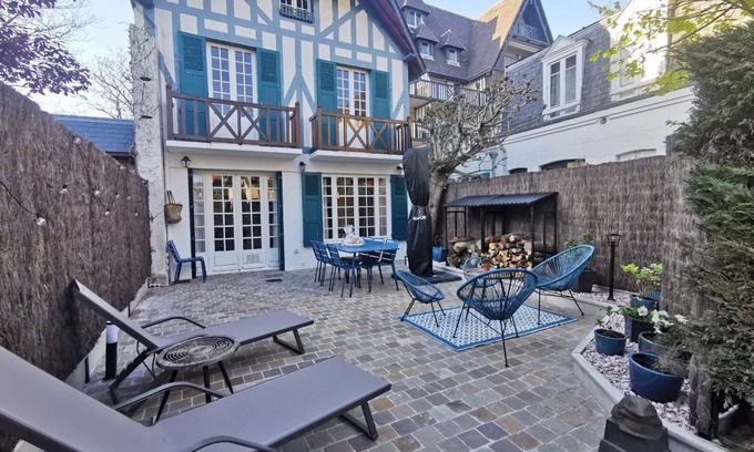 Deauville City Centre Villa | Villa normande -les Crapauds Fous - close to Deauville town center and beach
